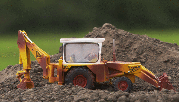 BRITAINS JCB 3C MK III BACKHOE DIGGER WITH WEATHERED EFFECT